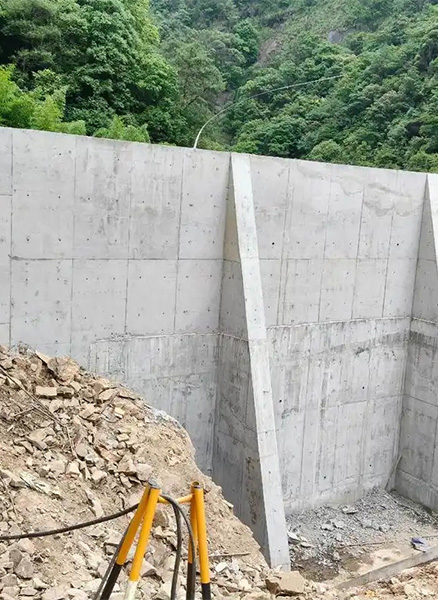 郑州新郑重力式挡土墙